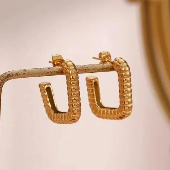 NEW GEOMETRIC 18K GOLD HOOP EARRINGS - Picture 3 of 5